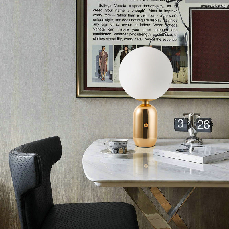 Elegant and minimal desk light